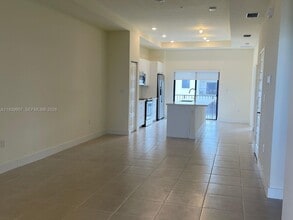 7915 NW 104th Ave in Doral, FL - Building Photo - Building Photo