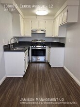 Sunshine Villa in Hawthorne, CA - Foto de edificio - Building Photo