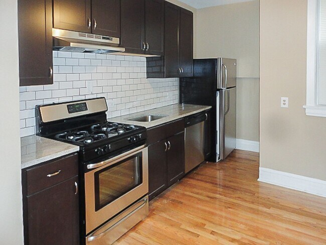 5061 N Damen Ave, Unit 1W in Chicago, IL - Foto de edificio - Building Photo
