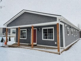 204 S Maple St, Unit th maple st apt A in Vergennes, VT - Building Photo