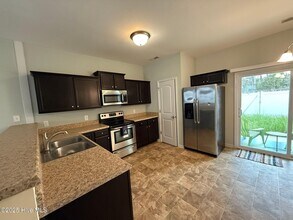 519 Oyster Rock Ln in Sneads Ferry, NC - Building Photo - Building Photo