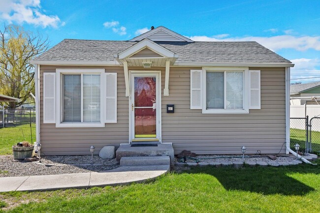 property at 523 W Ave G