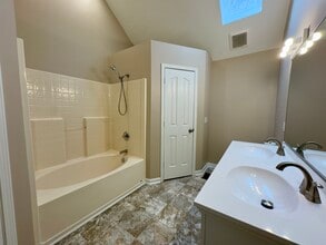 2013 Smith Cir in Greenbrier, TN - Foto de edificio - Building Photo