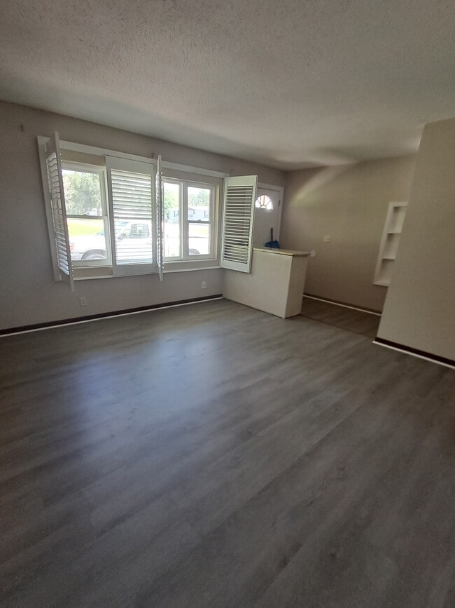 239 Gail Dr. in Satsuma, FL - Foto de edificio - Building Photo