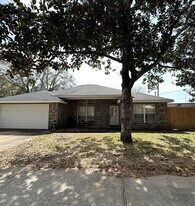 2204 Whits Manor Rd in Fort Walton Beach, FL - Building Photo