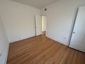 5333 W Fullerton Ave in Chicago, IL - Building Photo - Building Photo