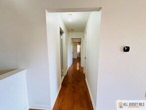 144 Beverly Hl Ter in Woodbridge, NJ - Building Photo - Building Photo