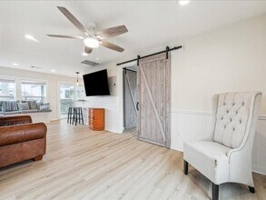 85 Bayou Vista Dr in Hitchcock, TX - Building Photo - Building Photo