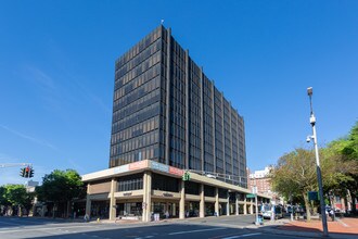 900 Chapel St in New Haven, CT - Building Photo - Building Photo