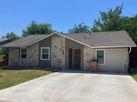 6902 Colony Park Dr in Austin, TX - Building Photo