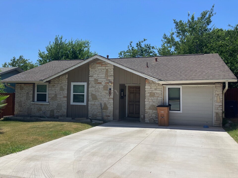 6902 Colony Park Dr in Austin, TX - Foto de edificio