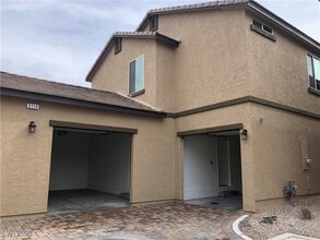 6114 Scarlet Leaf St in Las Vegas, NV - Building Photo - Building Photo