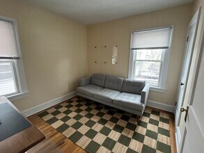 1265 W Clifton Blvd, Unit upper in Lakewood, OH - Foto de edificio - Building Photo