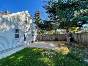 7600 Grand Ave S in Minneapolis, MN - Building Photo - Building Photo
