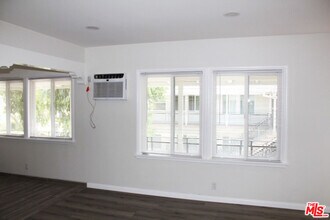 182 W Elmwood Ave in Burbank, CA - Building Photo - Building Photo