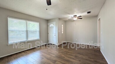 9648 Hollowbrook Dr in Pensacola, FL - Building Photo - Building Photo