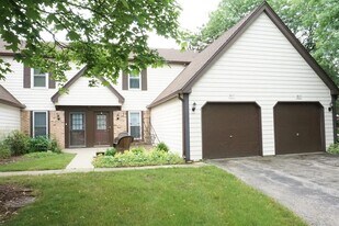 2617 Oakshire Ct in Aurora, IL - Building Photo