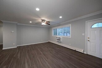 319 Brook Ave in Bay Shore, NY - Building Photo - Building Photo