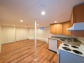 14 Garrison Ave, Unit 4 in Somerville, MA - Foto de edificio - Building Photo