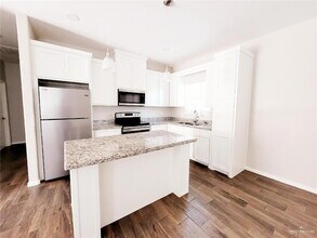 2017 Canyon Dr, Unit 1 in Weslaco, TX - Building Photo - Building Photo