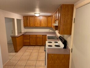 411 Rowlett Ave, Unit Apt. 2 in Sinton, TX - Building Photo - Building Photo