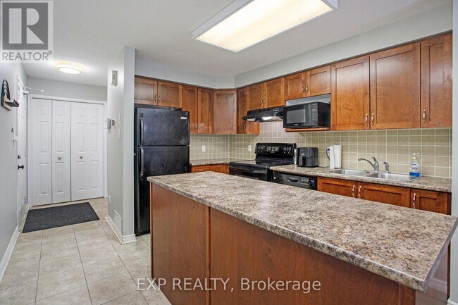 163 Keltie Private in Ottawa, ON - Building Photo - Building Photo