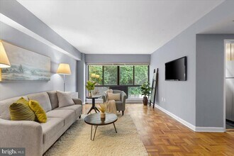 3901 Tunlaw Rd NW in Washington, DC - Building Photo - Building Photo