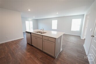 102 Painted Lady Lp in Savannah, GA - Building Photo - Building Photo