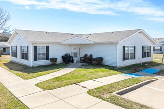 Villas of Hickory Estates in Mesquite, TX - Building Photo - Primary Photo