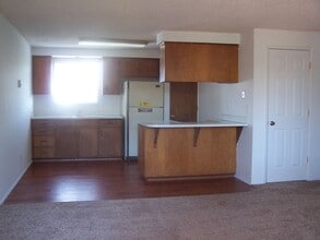 1004 S 6th St in Cottage Grove, OR - Building Photo - Building Photo