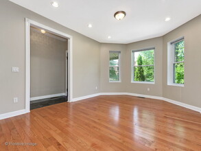 2215 W Addison St in Chicago, IL - Building Photo - Building Photo