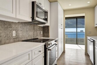 5510 N Ocean Dr in Riviera Beach, FL - Building Photo - Building Photo