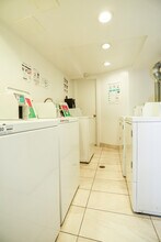 5900 N Winthrop Ave, Unit #211 in Chicago, IL - Building Photo - Building Photo