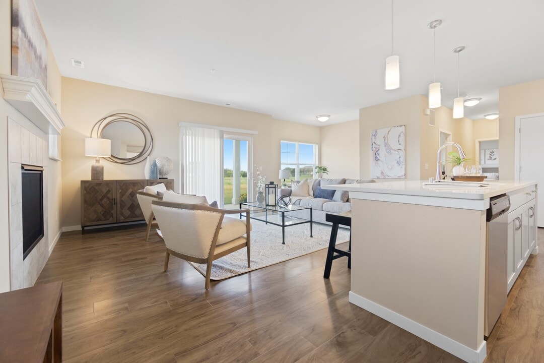 High Bluff at Creekwood Crossing in Menomonee Falls, WI - Building Photo