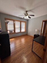 2421 W Hollywood Ave in Chicago, IL - Foto de edificio - Building Photo