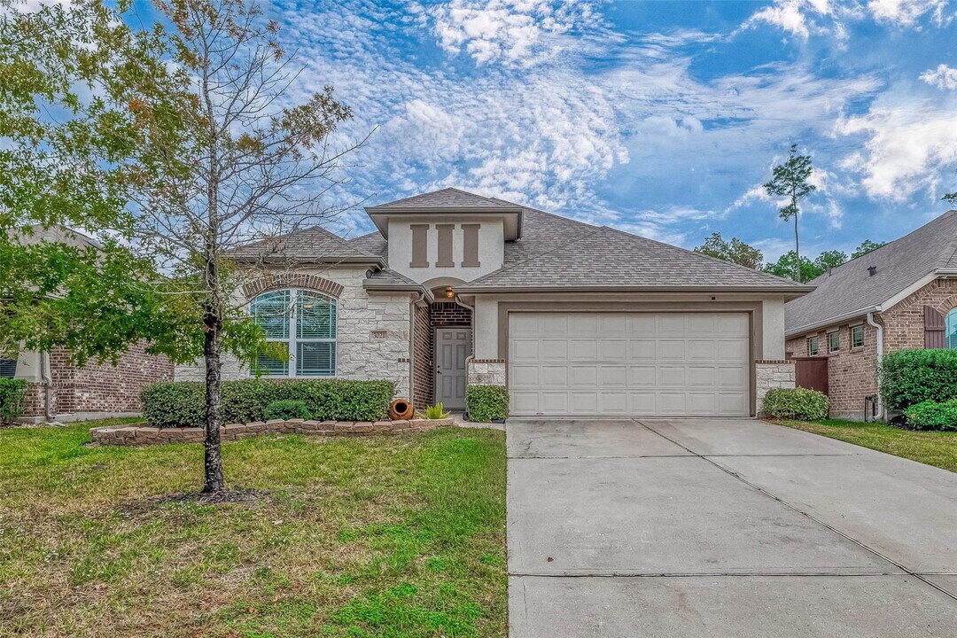 3021 Quarry Springs Dr in Conroe, TX - Building Photo