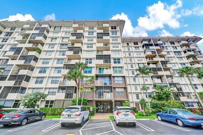 777 S Federal Hwy, Unit RP405 in Pompano Beach, FL - Building Photo - Building Photo