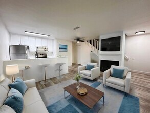 Canyon Springs Townhome Apartments in El Cajon, CA - Foto de edificio - Building Photo