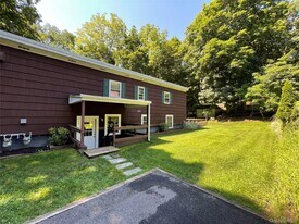 328 E Broadway in Brookhaven, NY - Building Photo