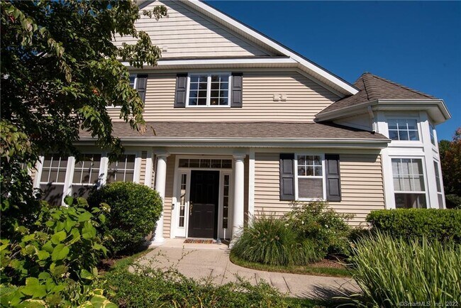 8 Dogwood Ct in Middlebury, CT - Building Photo - Building Photo