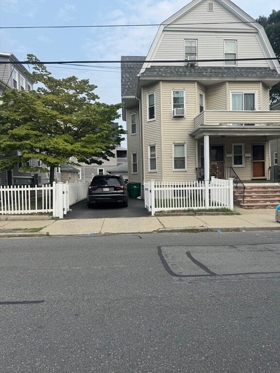 229 Spring St in Medford, MA - Building Photo - Building Photo