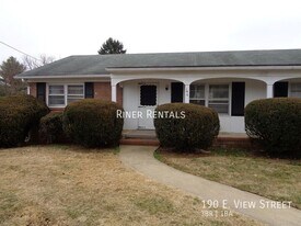 190 W View St in Dayton, VA - Building Photo