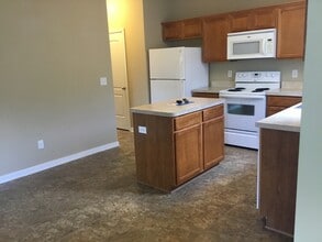 6004 Glen Way Dr in Winston-Salem, NC - Building Photo - Building Photo