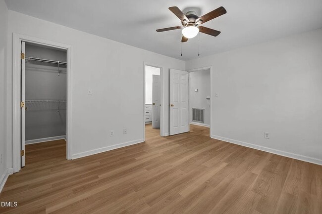 1033 Oak Lake Ct, Unit Downstairs Bedroom