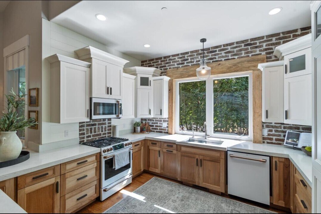 30 E Deer Meadow Ct in Woodland Hills, UT - Building Photo