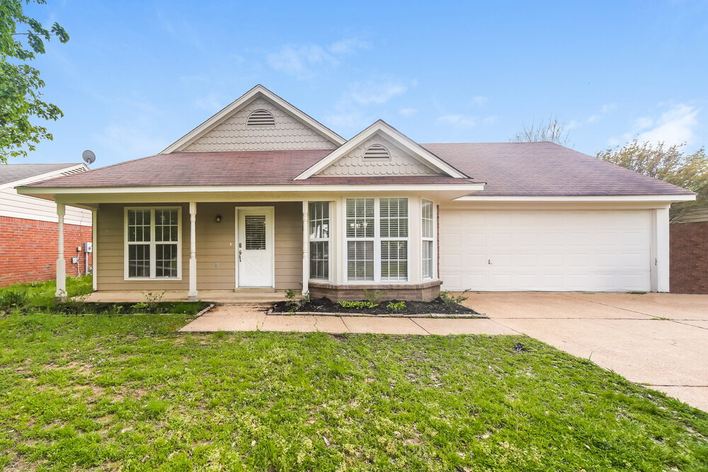 10203 Farley Dr S in Olive Branch, MS - Building Photo