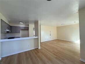 97 28th St, Unit E in Newport News, VA - Building Photo - Building Photo