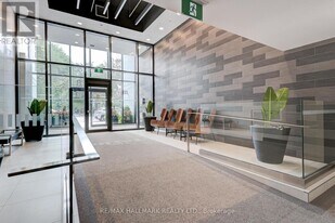 1238 Dundas St E in Toronto, ON - Building Photo