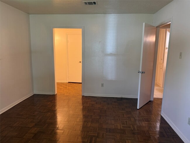 property at 3232 Parkwood Dr