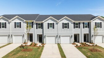 Spire at Darrowby Ridge in Burlington, NC - Building Photo